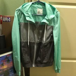 Zine Lightweight Windbreaker